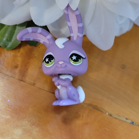Littlest Pet Shop LPS #828 Bunny Rabbit Purple Striped Green Eyes 2007 - Picture 2 of 10